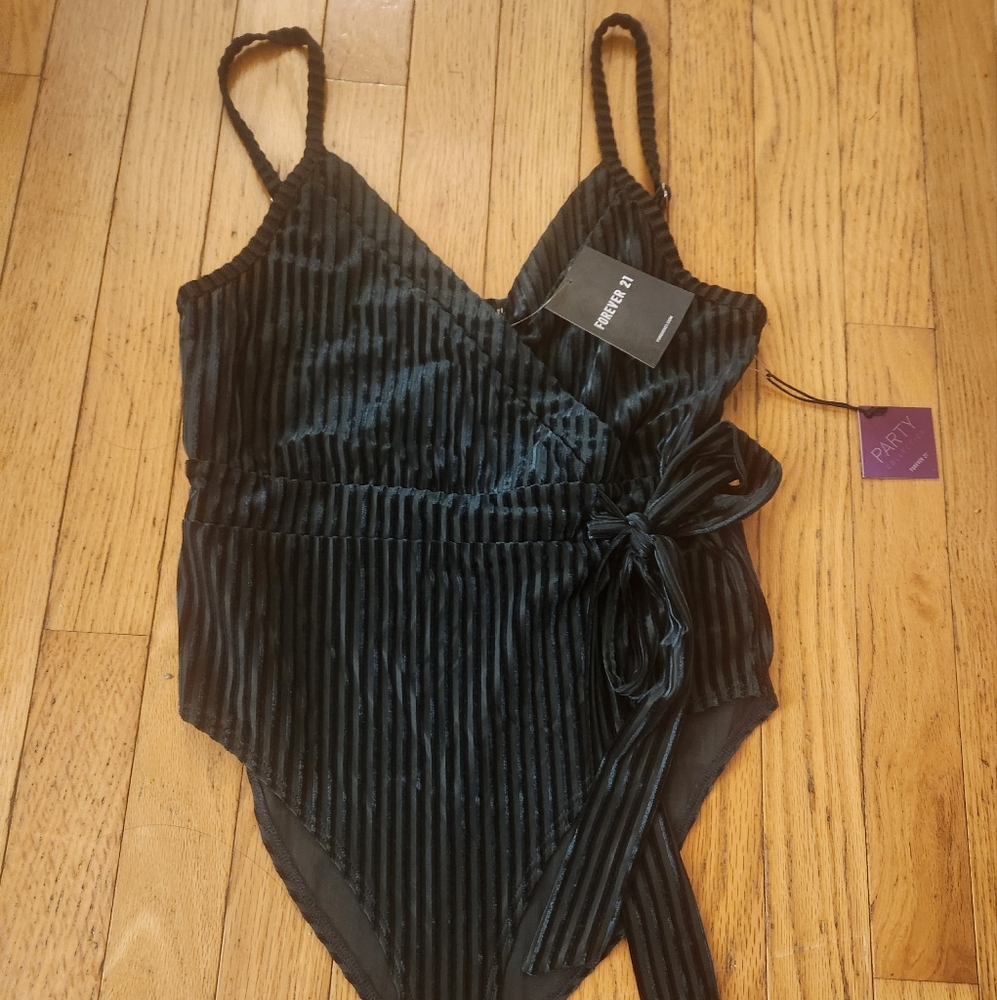 Forever 21 green velvet bodysuit NWT